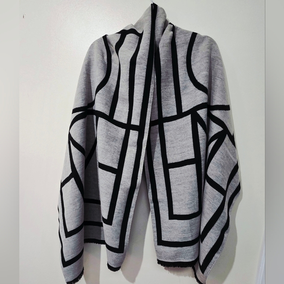 Black & Gray Reversible Knit Wrap/Scarf - Picture 8 of 14